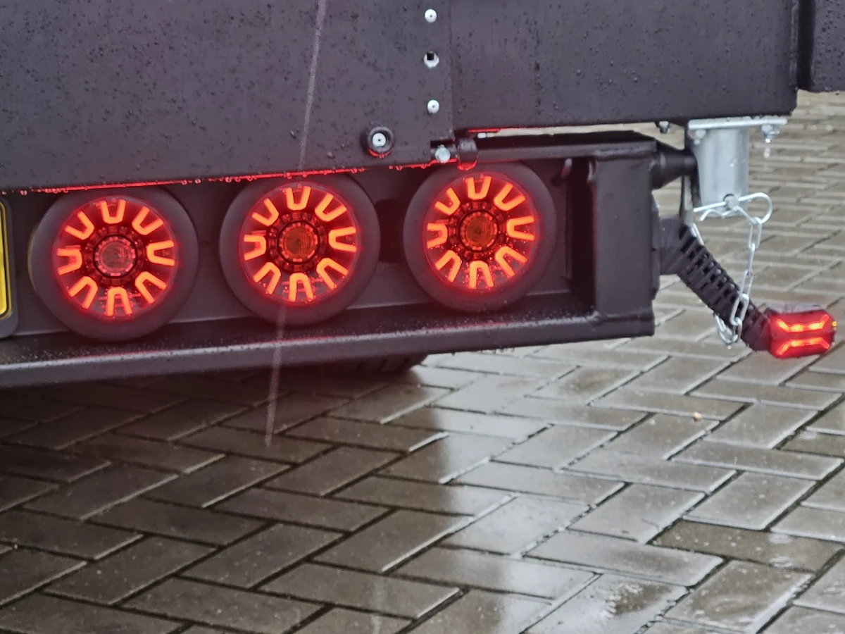 Rear of a small trailer with combination brake and position lamps